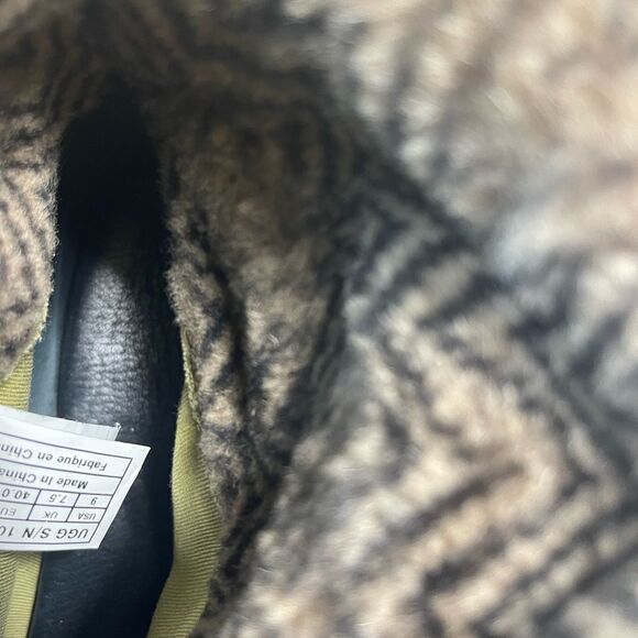 UGG Cora Lynn fold over leather black sheepskin lining clog boots size 9 - Picture 13 of 16